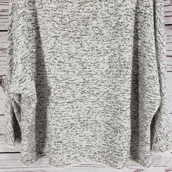 Chico's Black White Knit Textured Mini Fringe Dolman Sleeve Top Size 3 - Picture 5 of 15